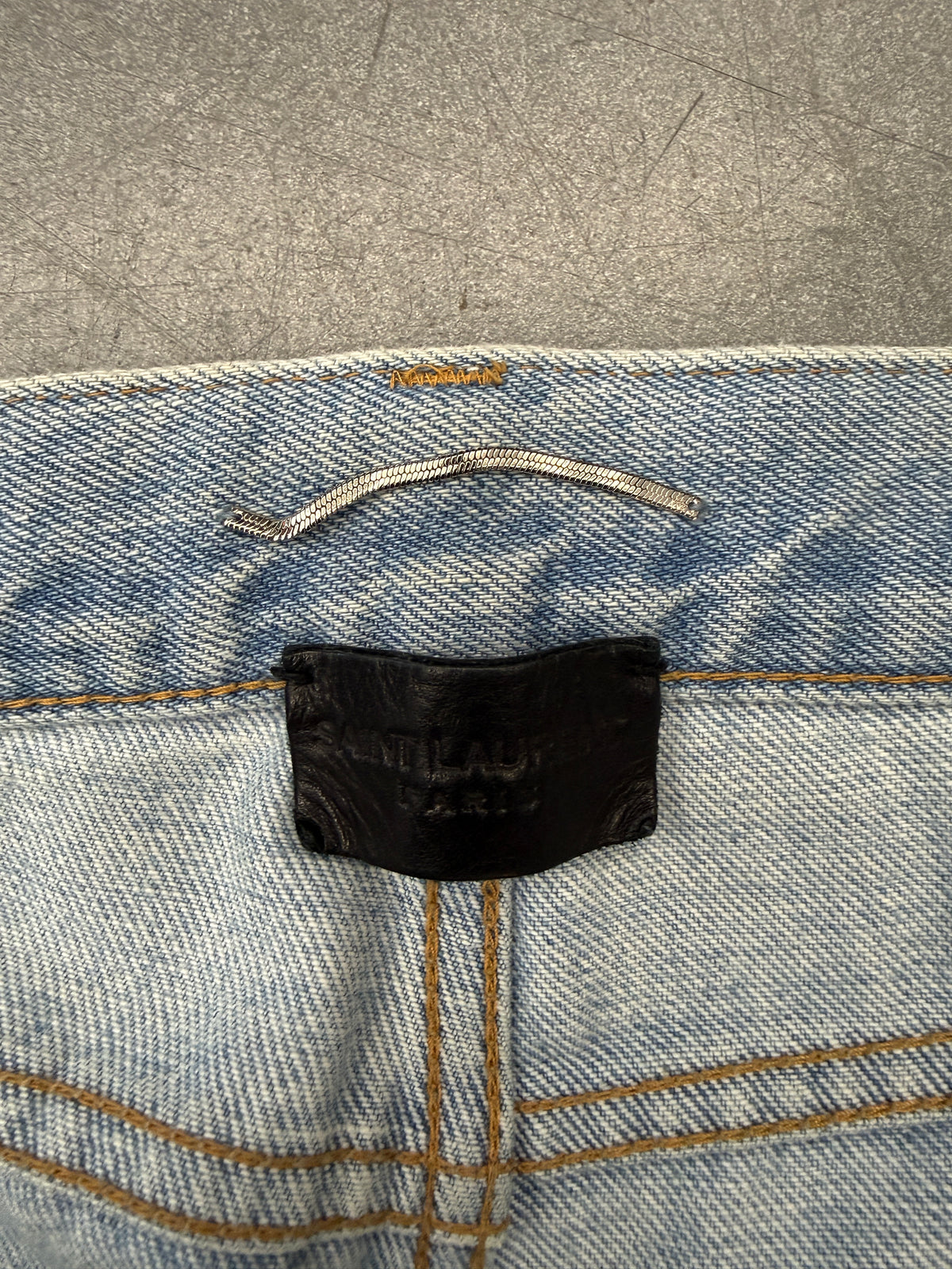 2017 SAINT LAURENT PARIS D03 M/SL-LW LIGHT INDIGO KNEE-CRASH JEANS NY ANTHONY VACCARELLO