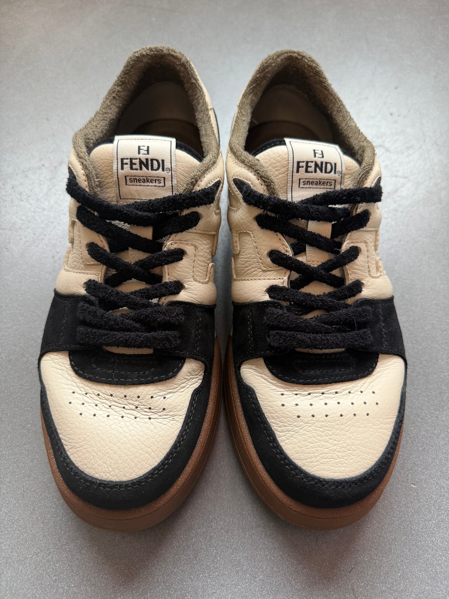 SIZE 10 FENDI MATCH LOW TOP LEATHER SNEAKERS (PRE-OWNED NO BOX)
