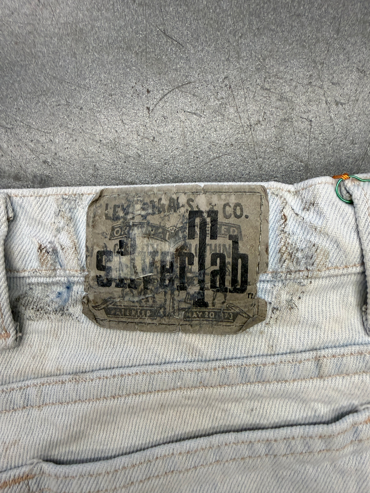 90S LEVI'S SILVERTAB BAGGY JEANS - LIGHT WASH (33X30)