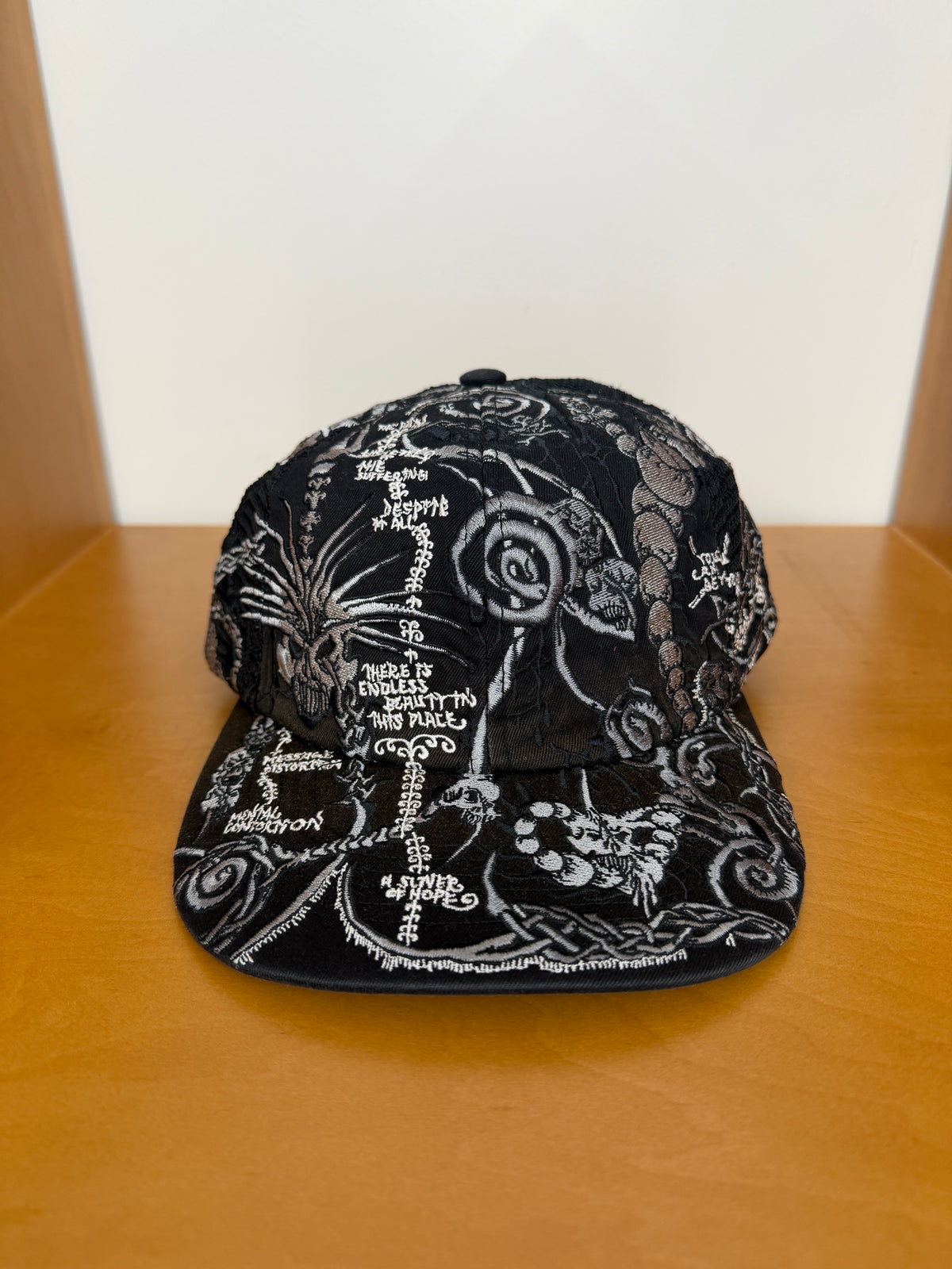 SS26 SUPREME WESTERN EMBROIDERED MESH BACK HAT - BLACK