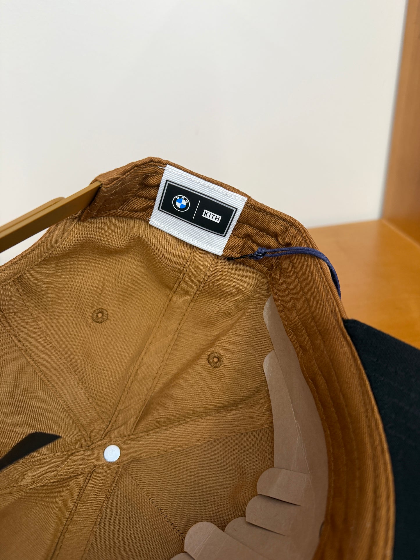 FW24 KITH X BMW BAY LOW PINCH CROWN CAP - DESERT