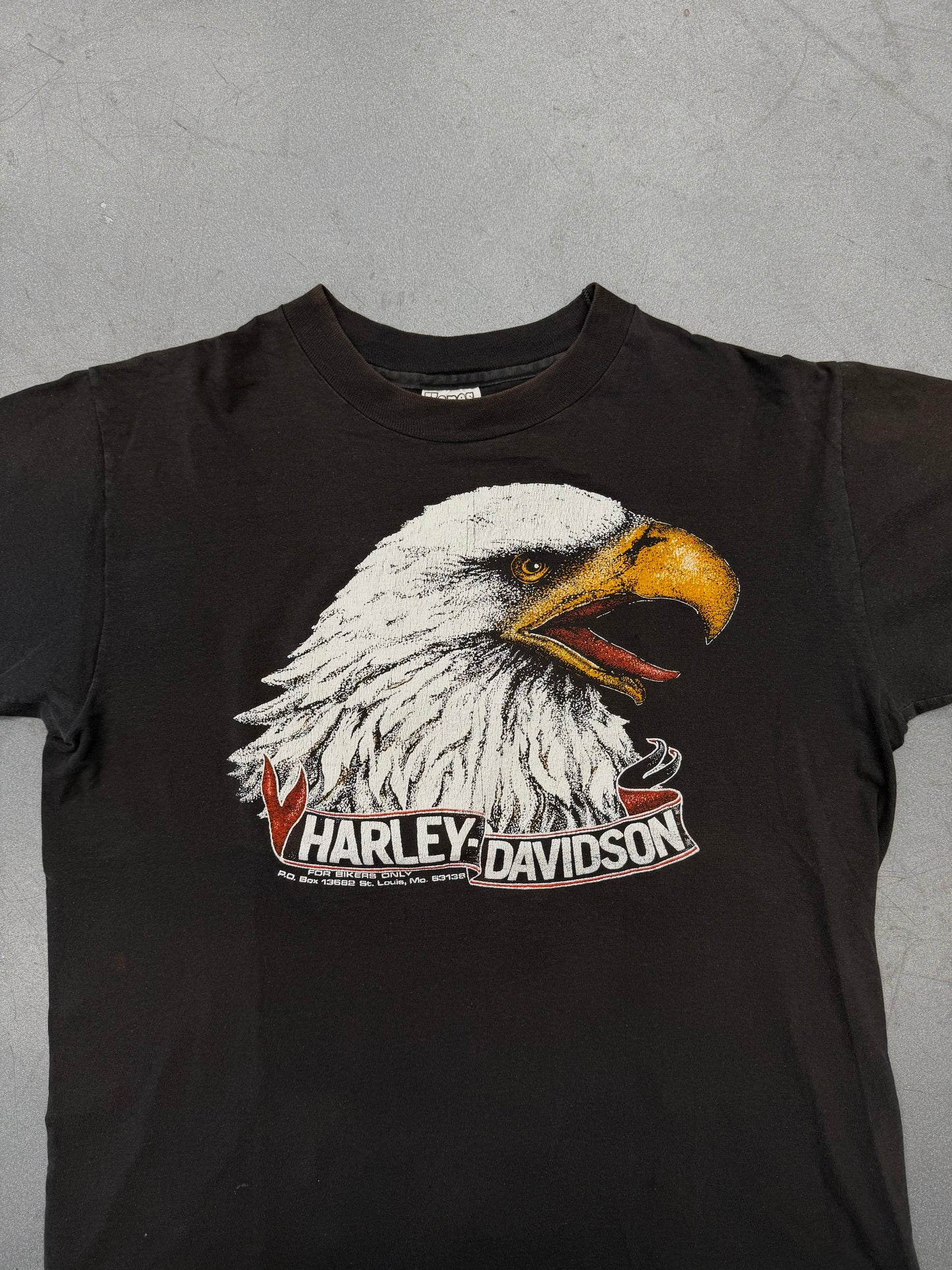 1980'S HARLEY DAVIDSON PIERCE DEKALB, ILLINOIS TEE (HANES BEEFY TEE TAG)