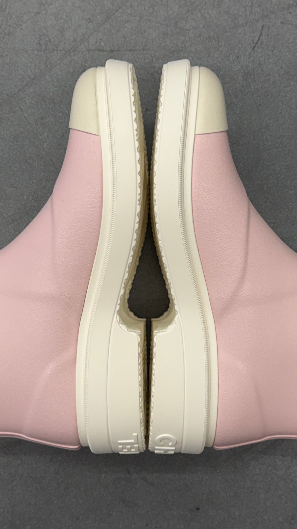 2026 CHANEL INTERLOCKING LOGO RUBBER RAIN BOOTS