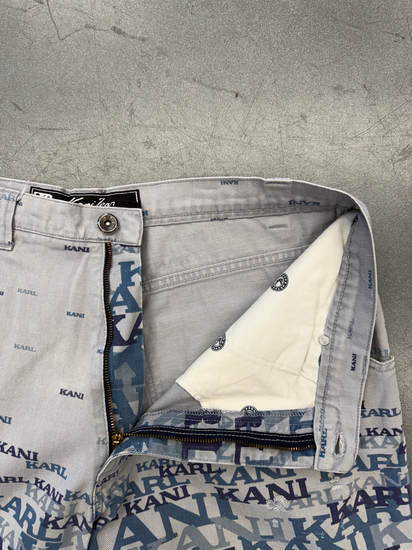 90'S KARL KANI AOP TEXT JEANS
