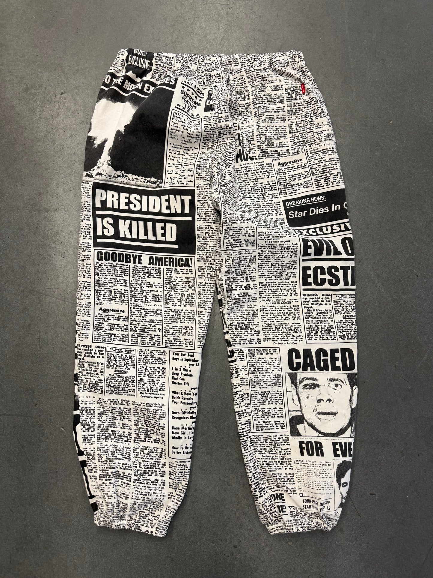 FW18 SUPREME NEWSPRINT SKATE PANT