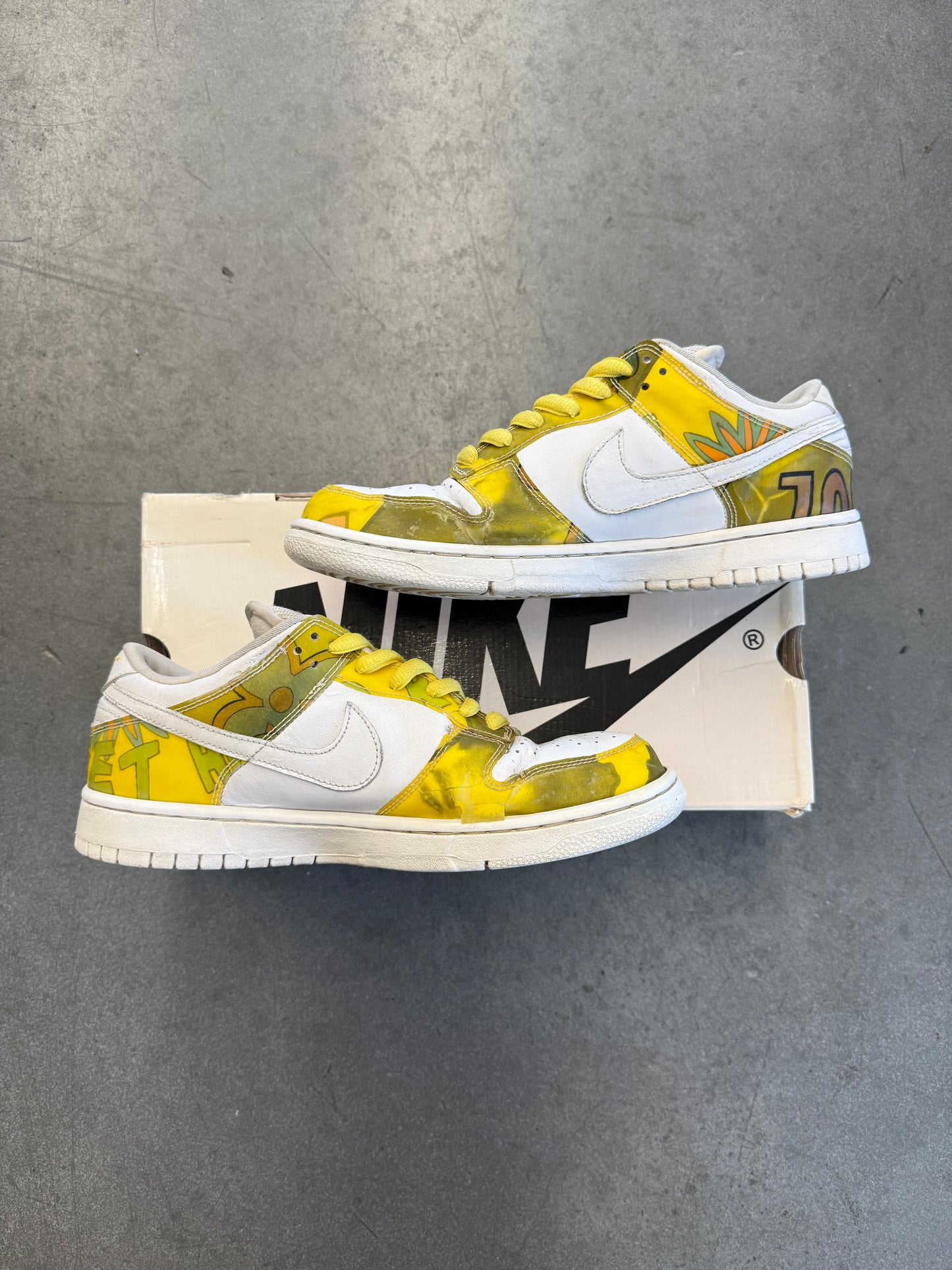 SIZE 9.5 NIKE SB DUNK LOW DE LA SOUL (2005) (PRE-OWNED WITH BOX)