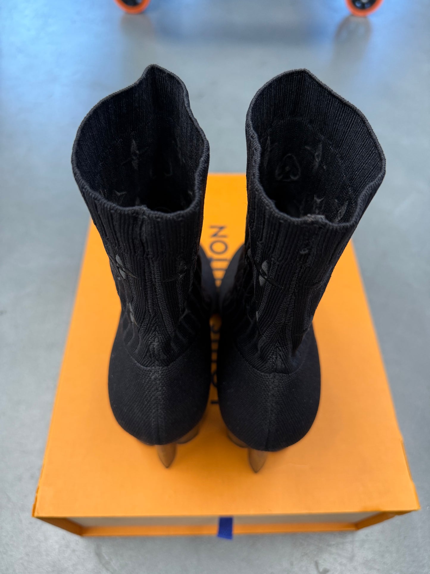 LV SIZE 36.5 (US 6.5) LOUIS VUITTON SILHOUETTE ANKLE BOOTS - BLACK (PRE-OWNED WITH BOX)