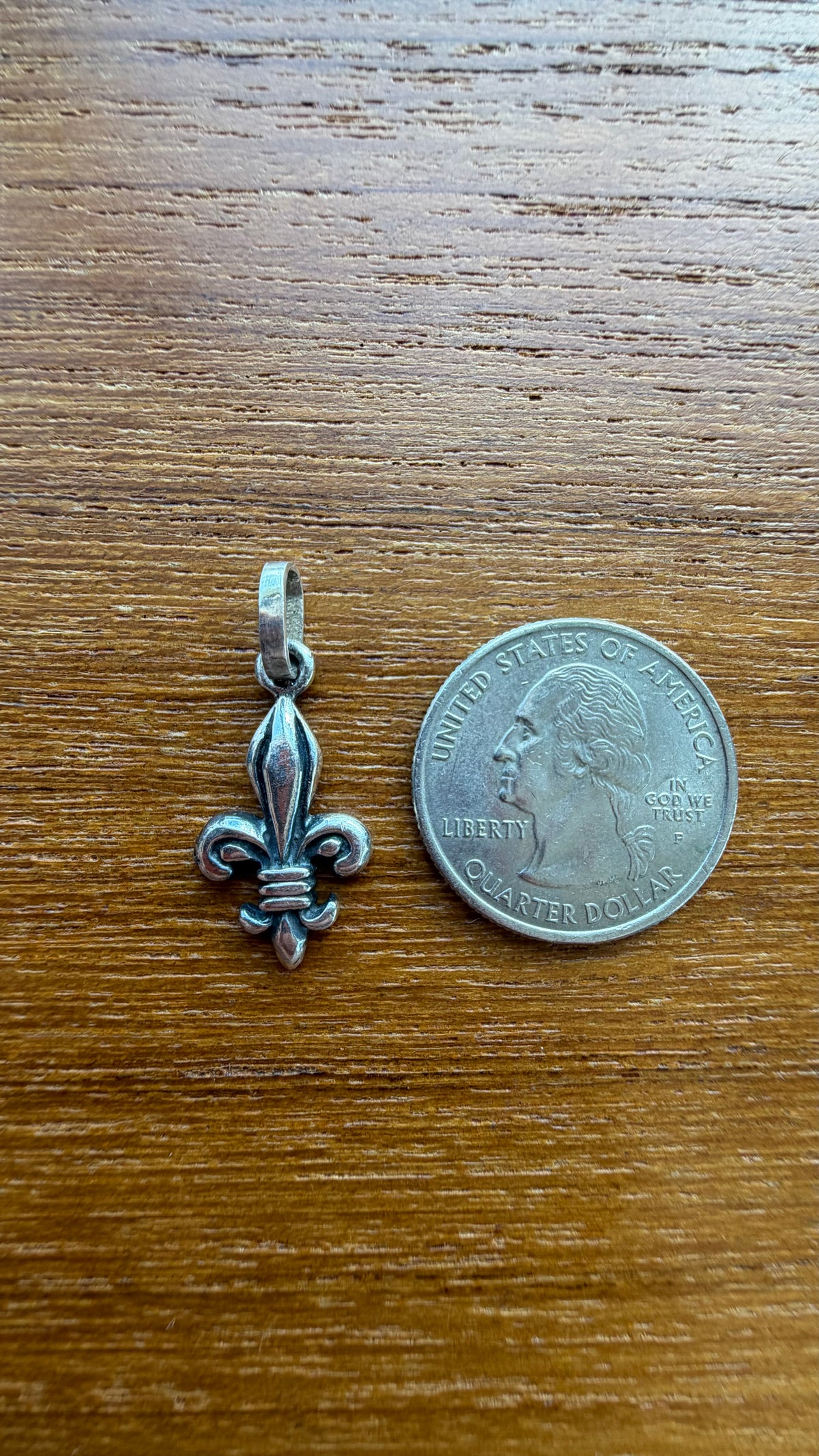 VINTAGE FLEUR DE LIS SILVER PENDANT