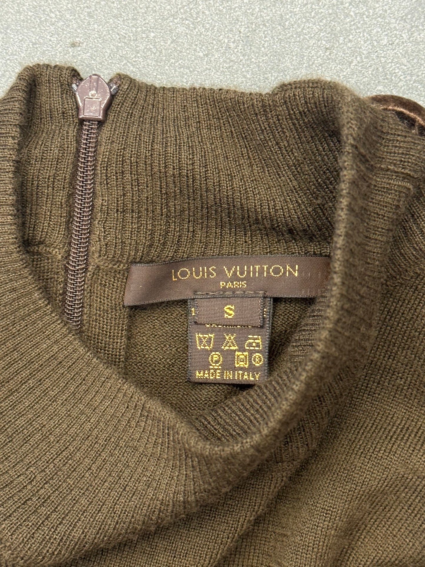 LOUIS VUITTON CASHMERE 3-BUTTON SHOULDER BACK-ZIP SWEATER