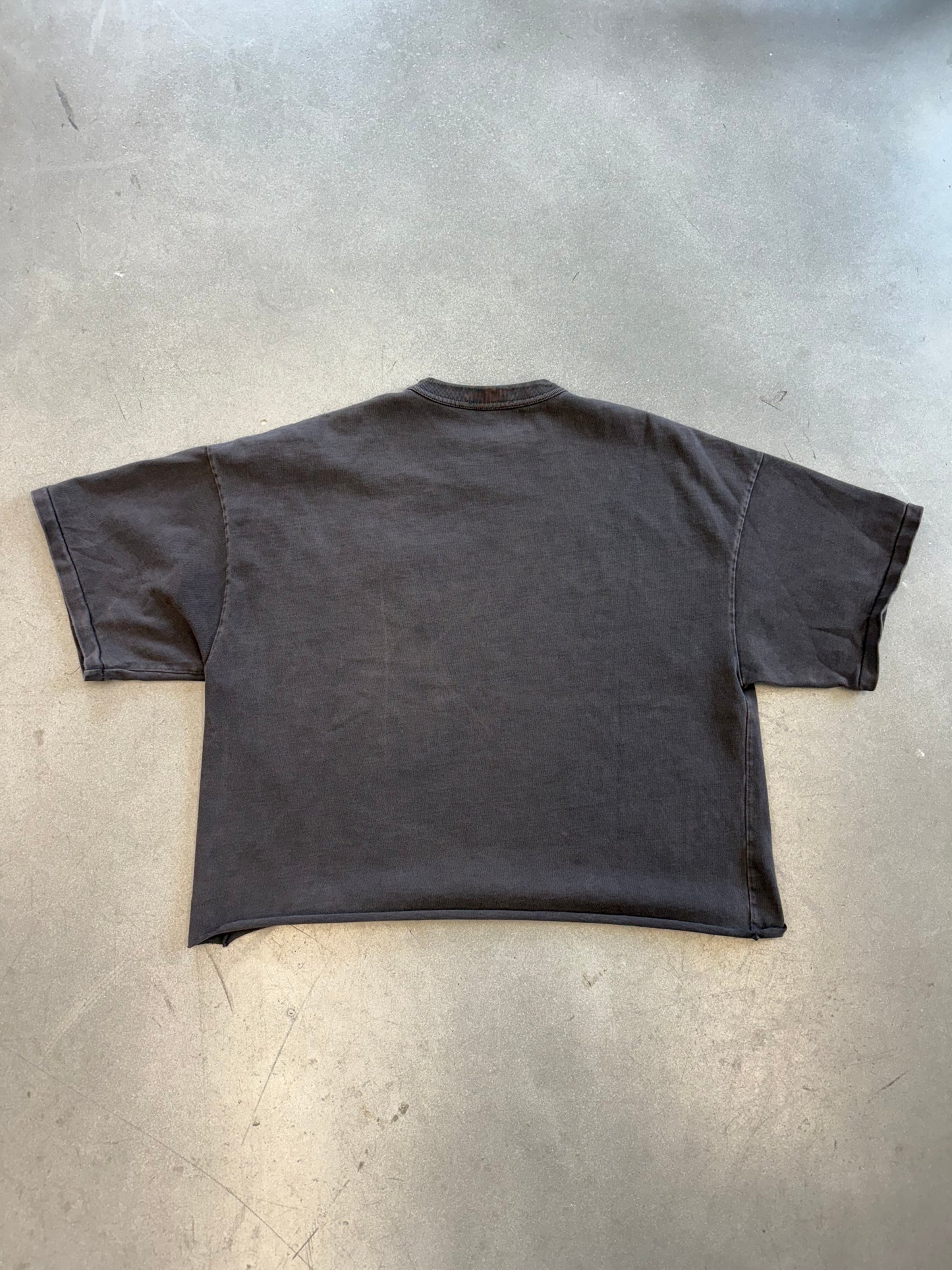 YEEZY SEASON 5 CREST LOGO TEE - BLACK (S) (CROPPED)
