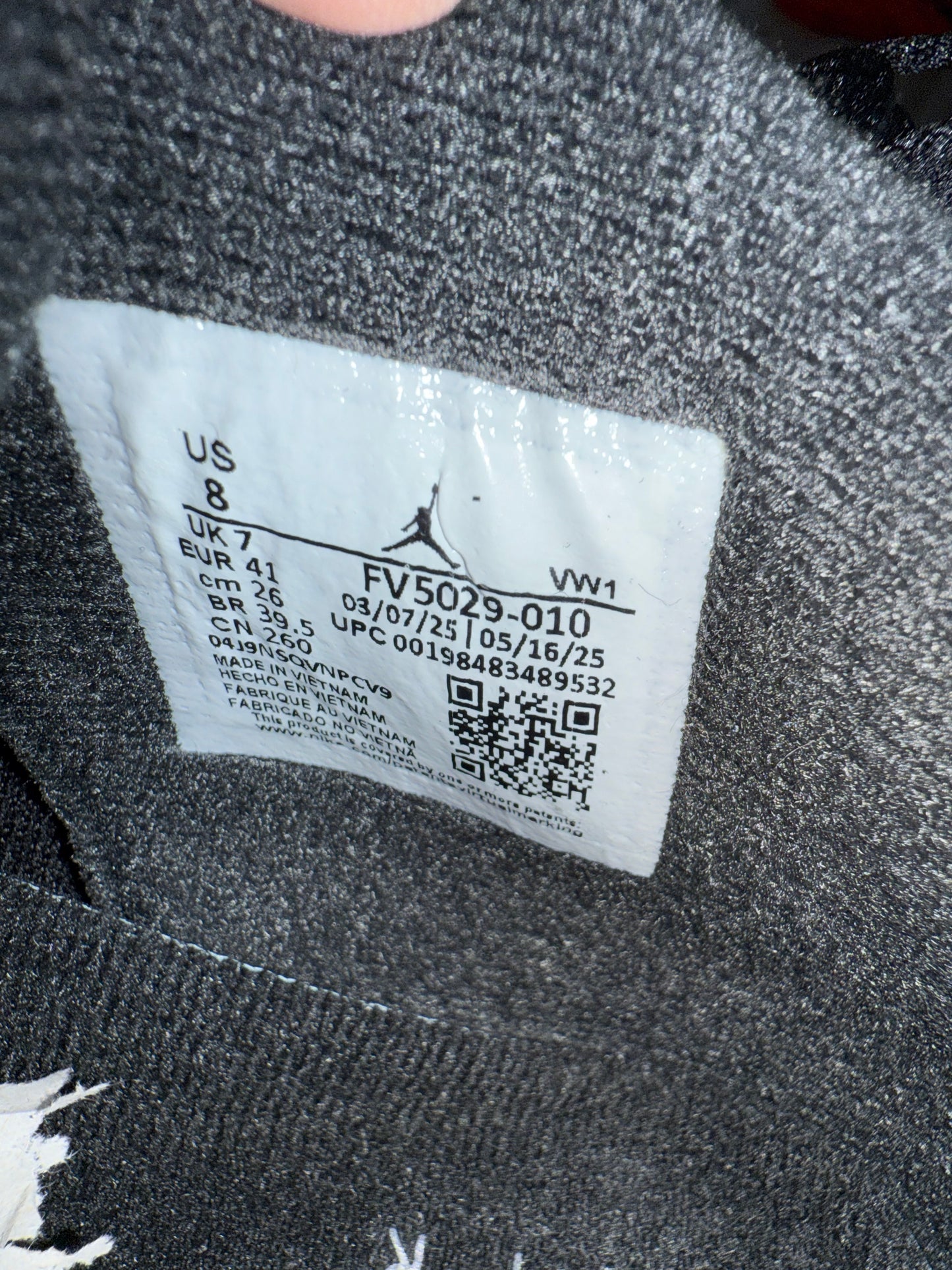 2025 SIZE 8 JORDAN 4 RETRO BLACK CAT