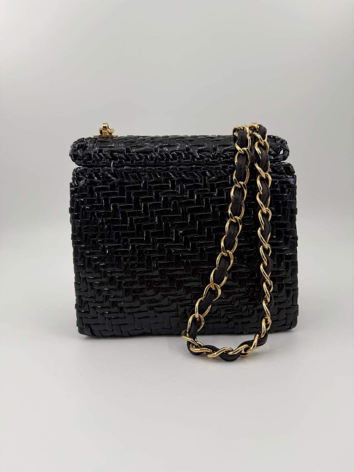 2001 CHANEL WOVEN WICKER/RATTAN MINI CLASSIC FLAP BAG - BLACK/GOLD