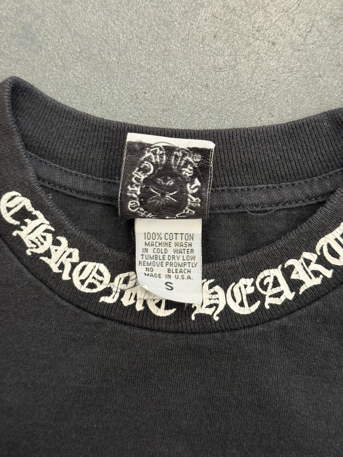 VINTAGE CHROME HEARTS COLLAR PRINT DOUBLE FLORAL CROSS HORSESHOE POCKET TEE