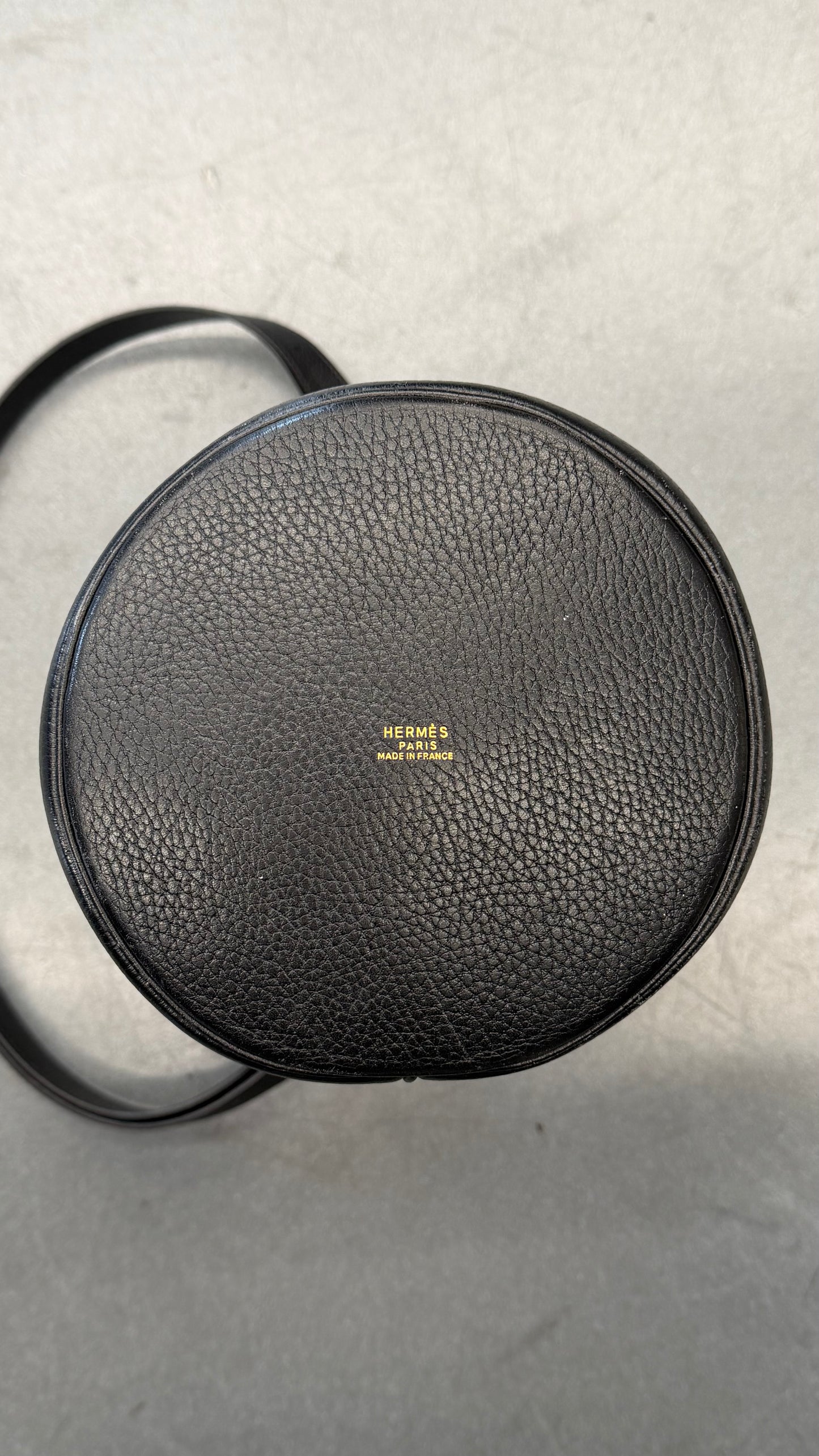 VINTAGE HERMES CALF LEATHER BUCKET BAG