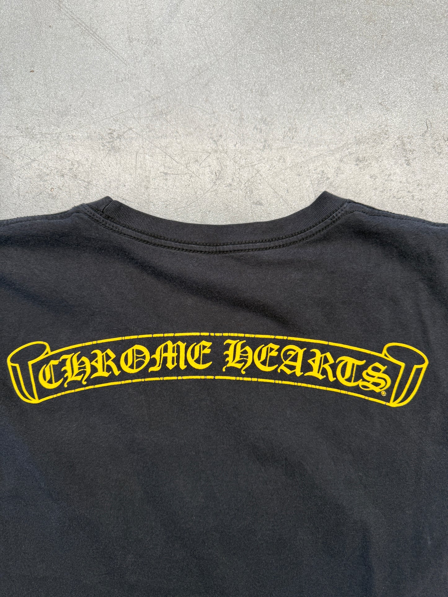 CHROME HEARTS BLACK & YELLOW SCROLL POCKET TEE