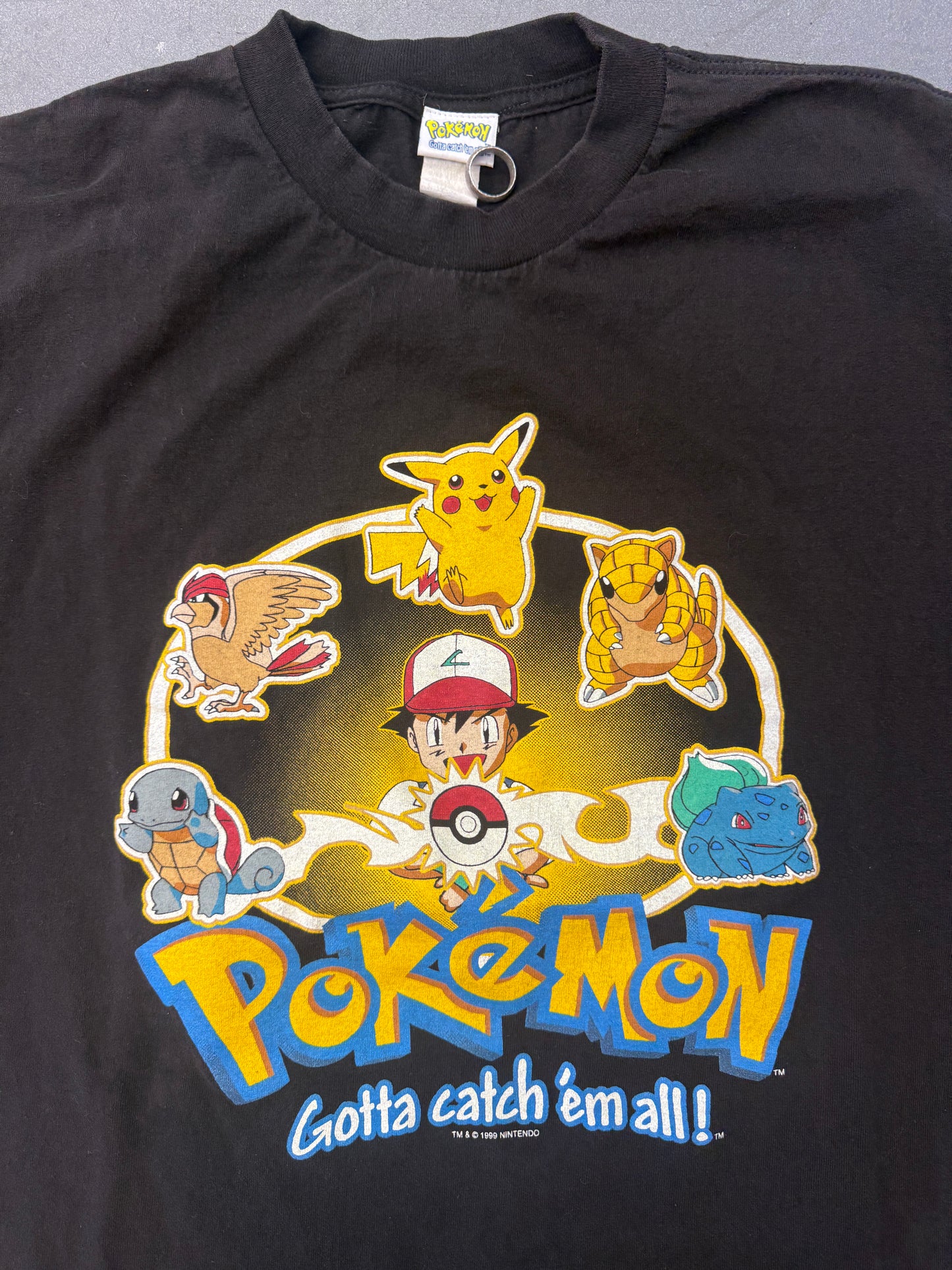 1999 POKEMON "GOTTA CATCH 'EM ALL!" ASH POKEBALL TEE (POKEMON TAG)