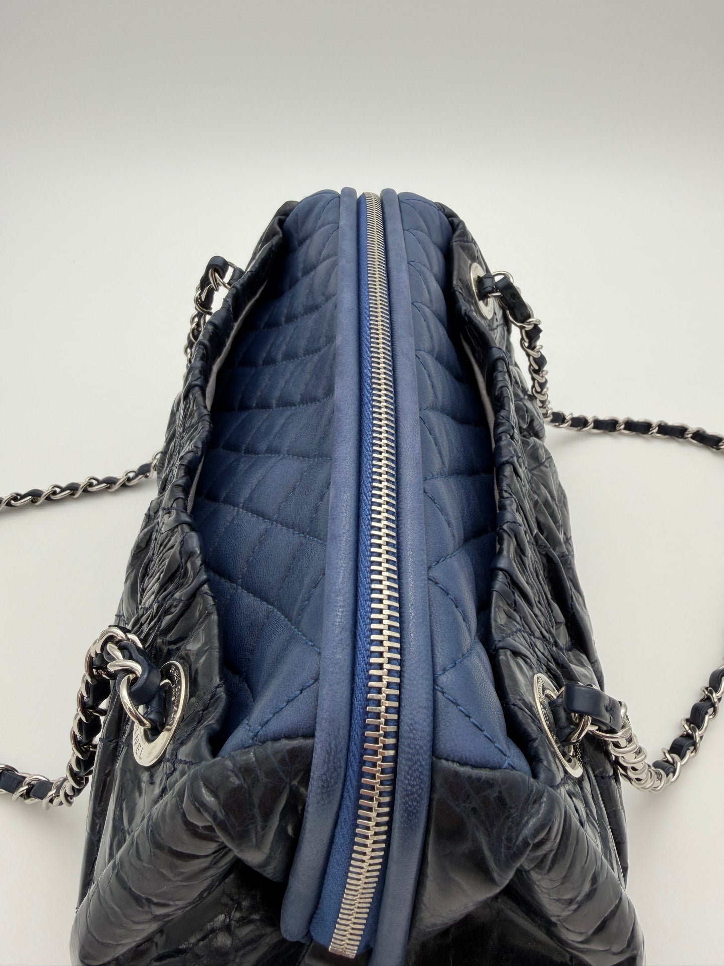 VINTAGE CHANEL TWO-TONE DOUBLE QUILTED LEATHER SHOULDER BAG - NAVY/BLUE