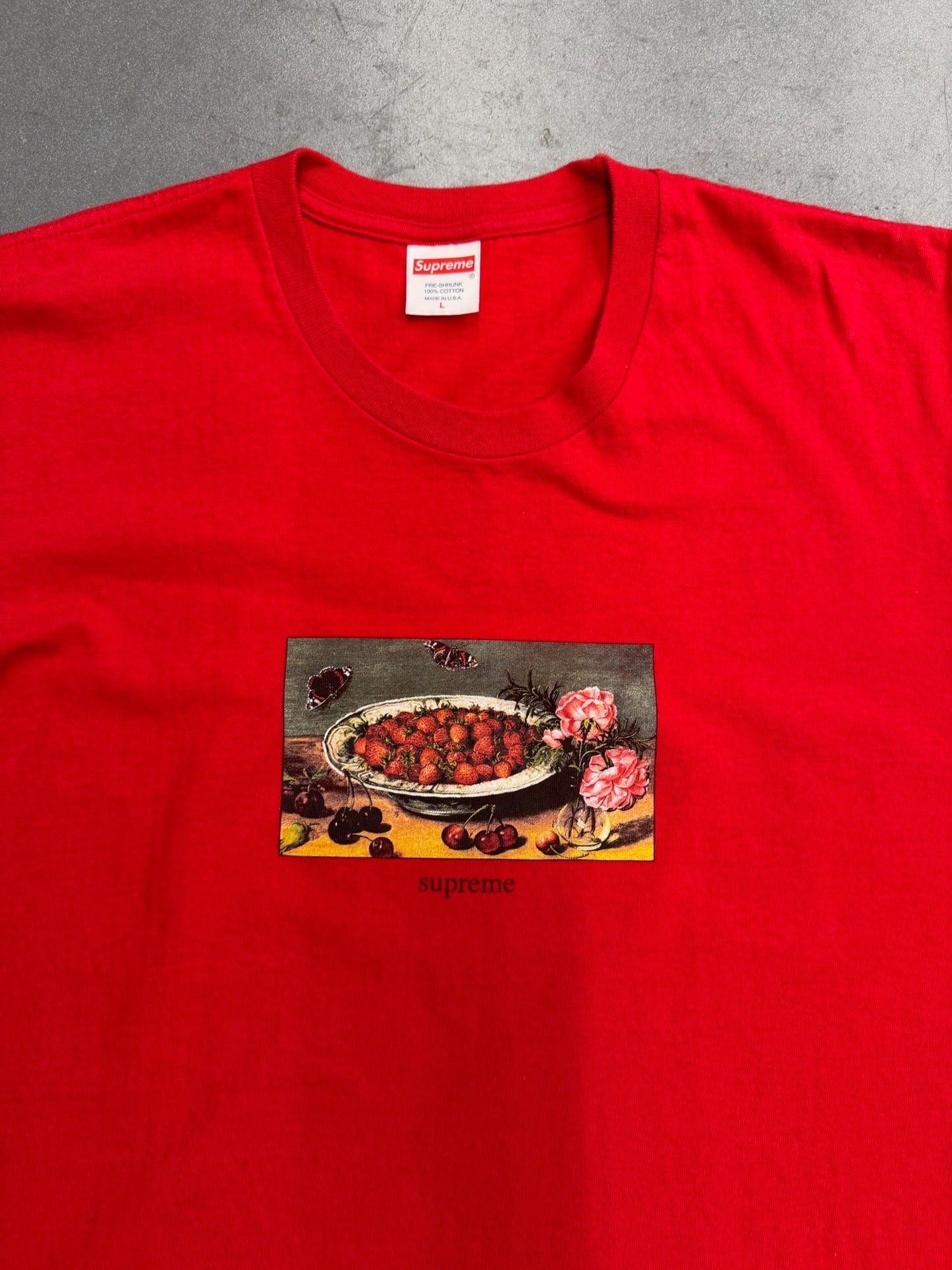 SS23 SUPREME STRAWBERRIES TEE - RED