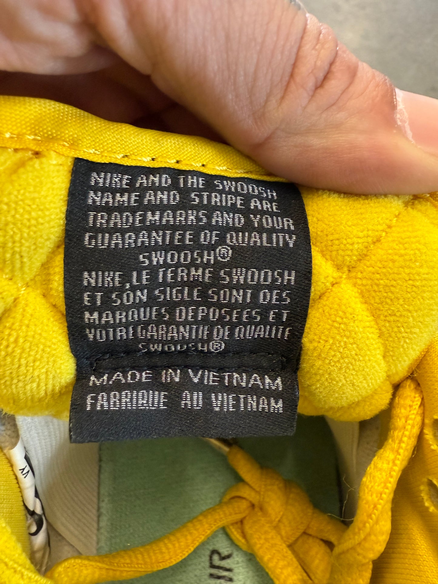 2018 SIZE 8 NIKE SB DUNK LOW DIAMOND SUPPLY CO. CANARY YELLOW [LIL WAYNE'S PERSONAL PAIR] (PRE-OWNED NO BOX)