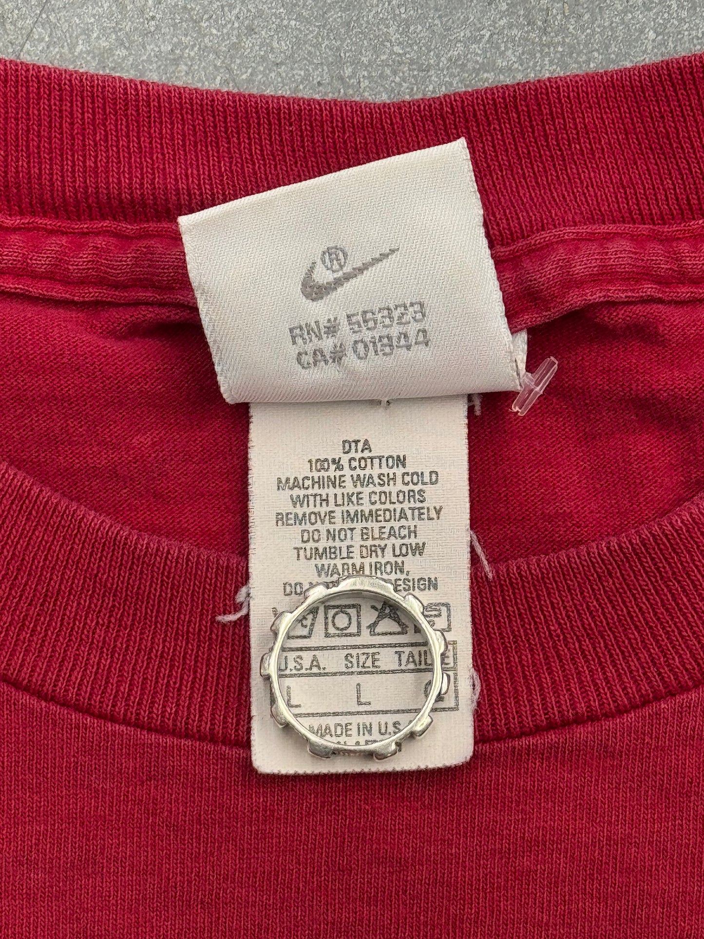 90S NIKE BASKETBALL GRAFFITI SPELLOUT JUST DO IT TEE (RED/WHITE NIKE TAG)