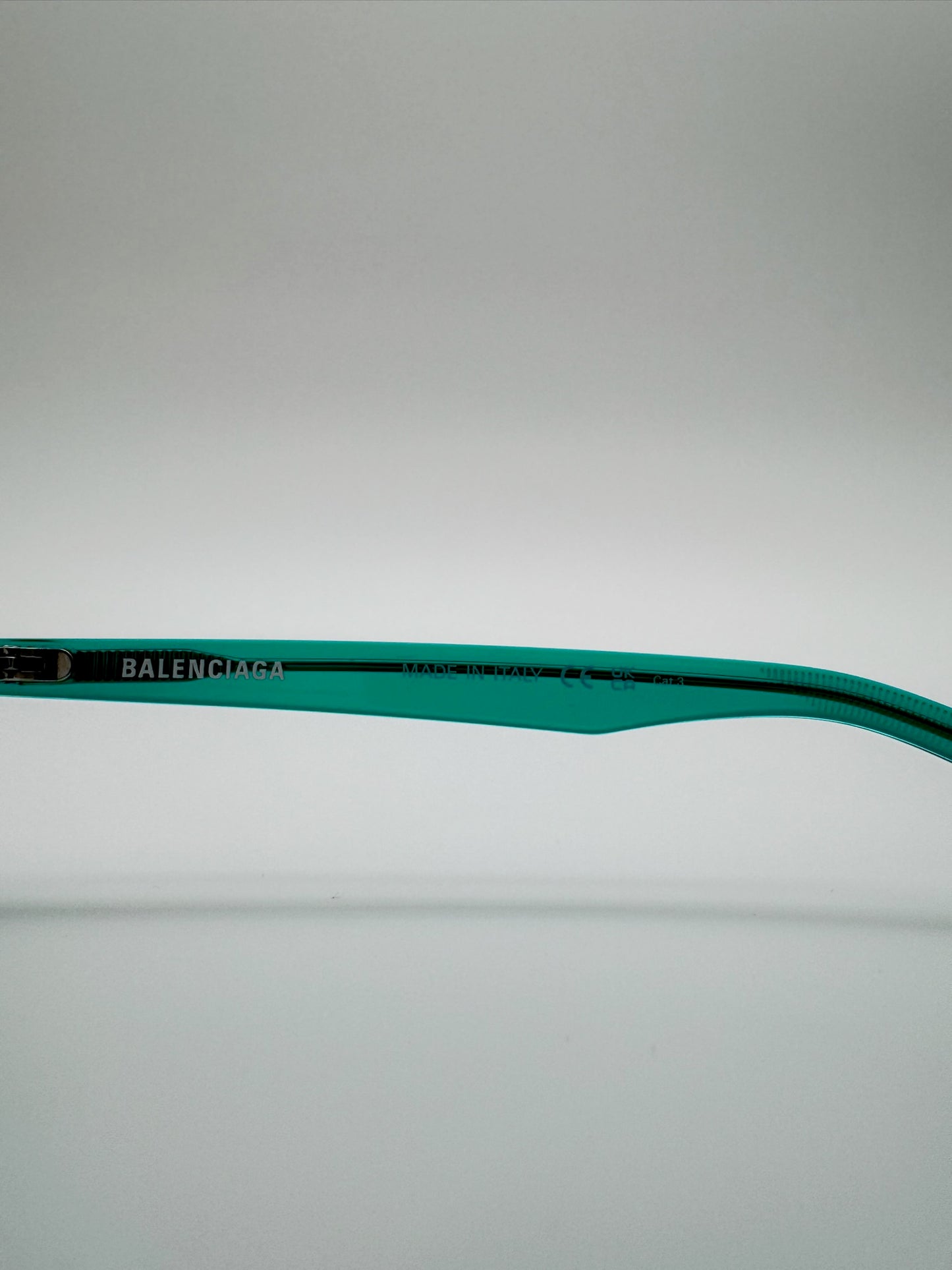 BALENCIAGA NEO OVAL 2.0 SUNGLASSES BB0402S 005 GREEN