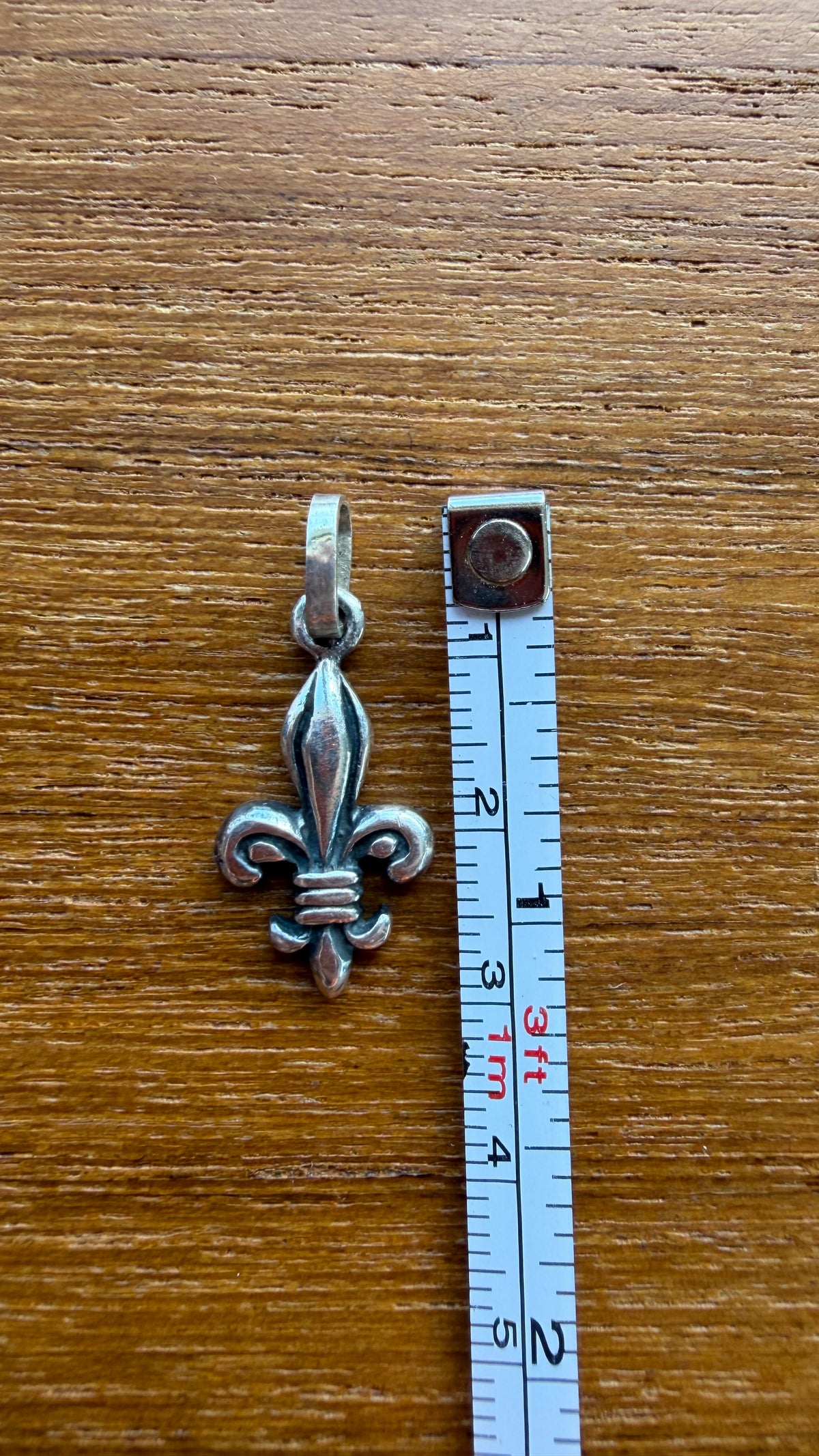 VINTAGE FLEUR DE LIS SILVER PENDANT