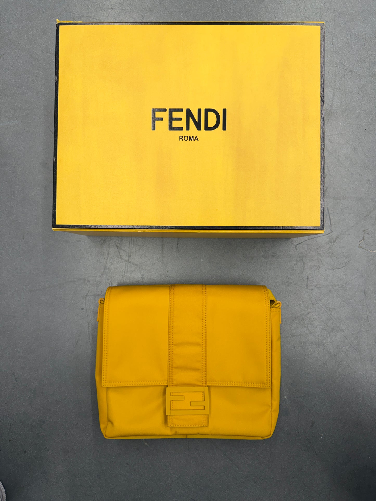 FENDI BAGUETTE MESSENGER BAG MEDIUM