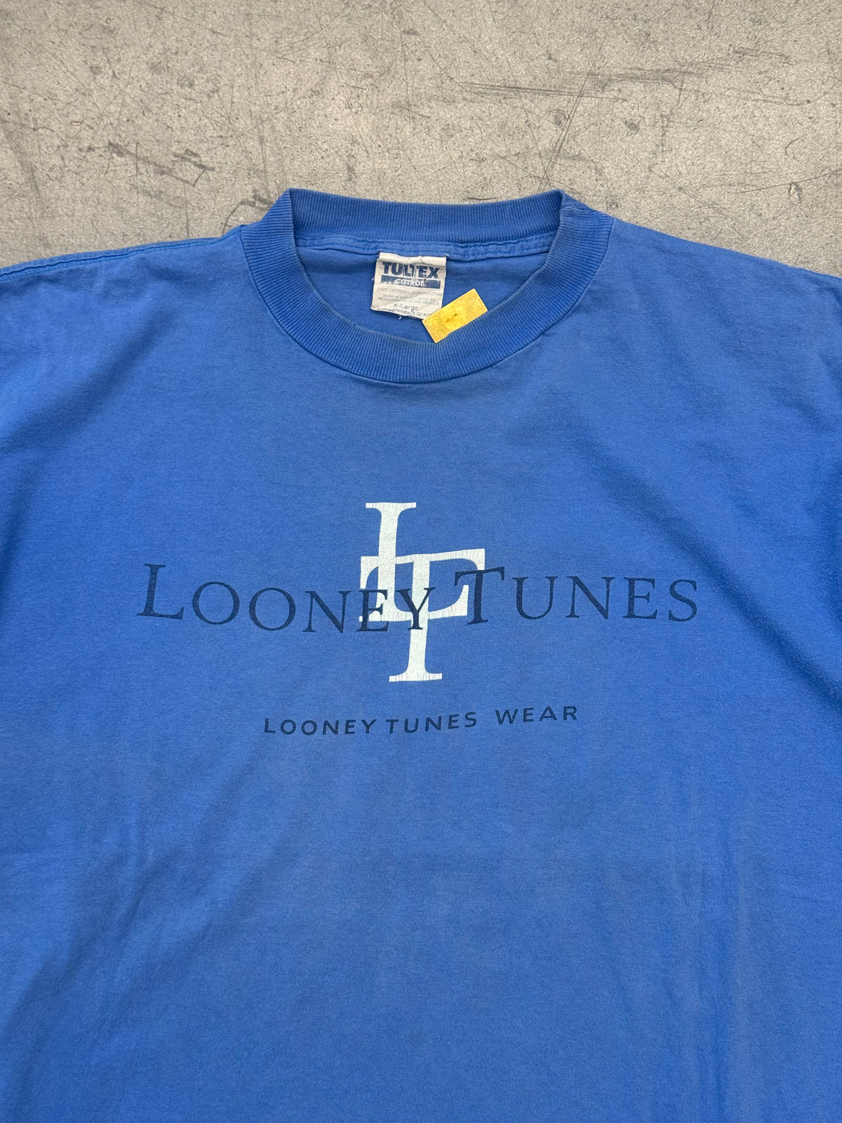 1995 LOONEY TUNES CALVIN KLEIN CAST ON BACK TEE (TULTEX TAG)