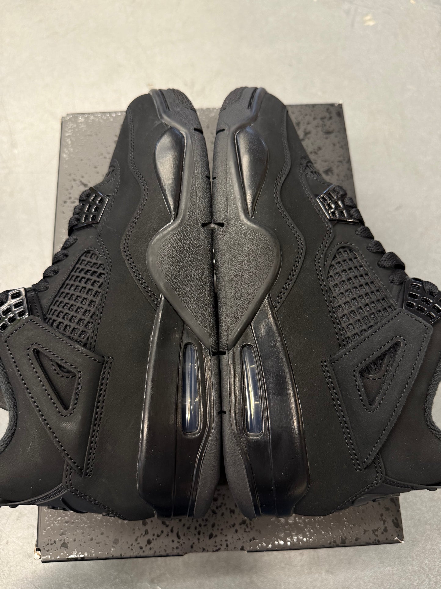 2025 SIZE 8 JORDAN 4 RETRO BLACK CAT