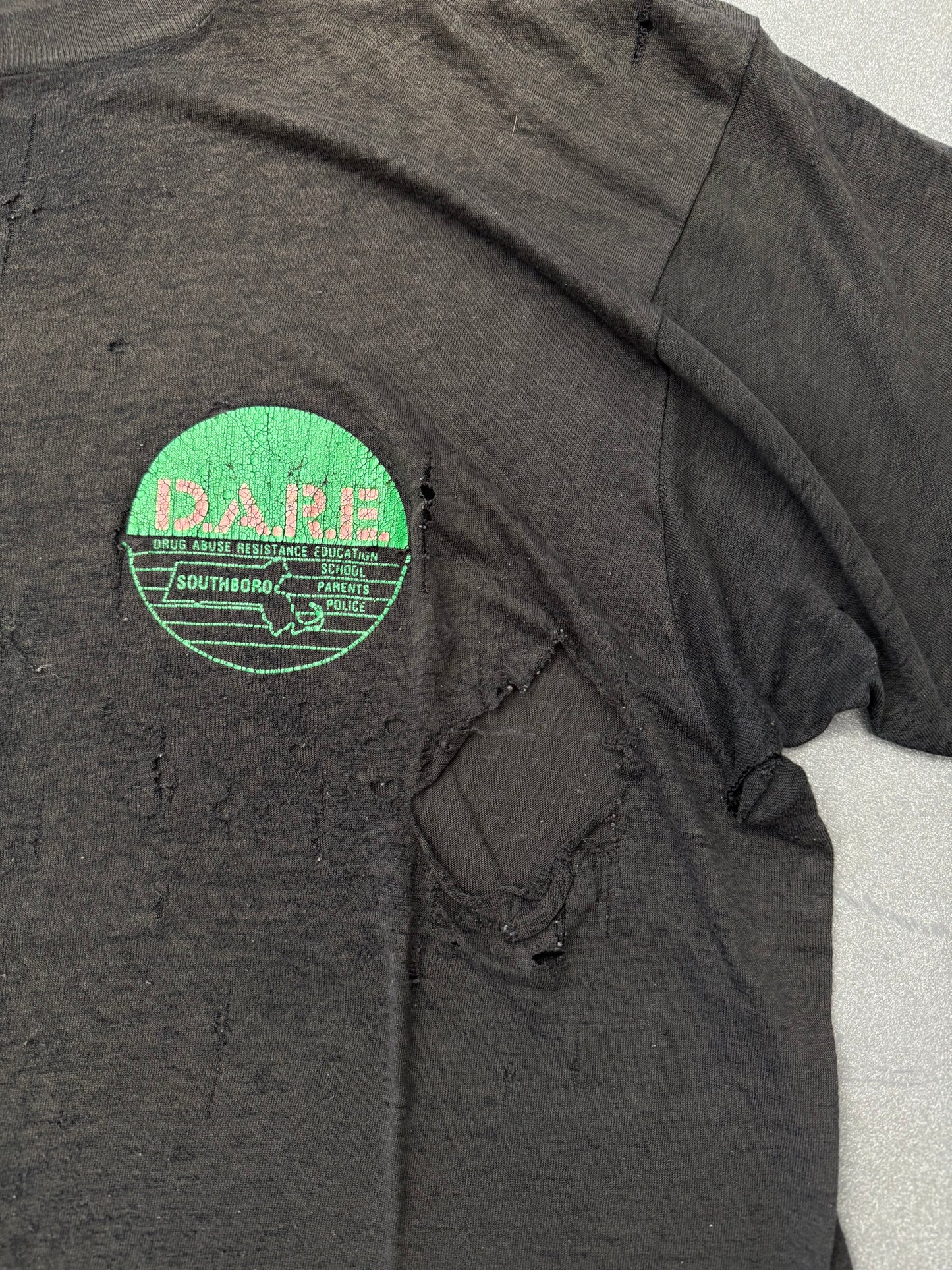 90'S D.A.R.E. TO KEEP KIDS OFF DRUGS PAPER THIN DISTRESSED TEE (PULLED TAG)