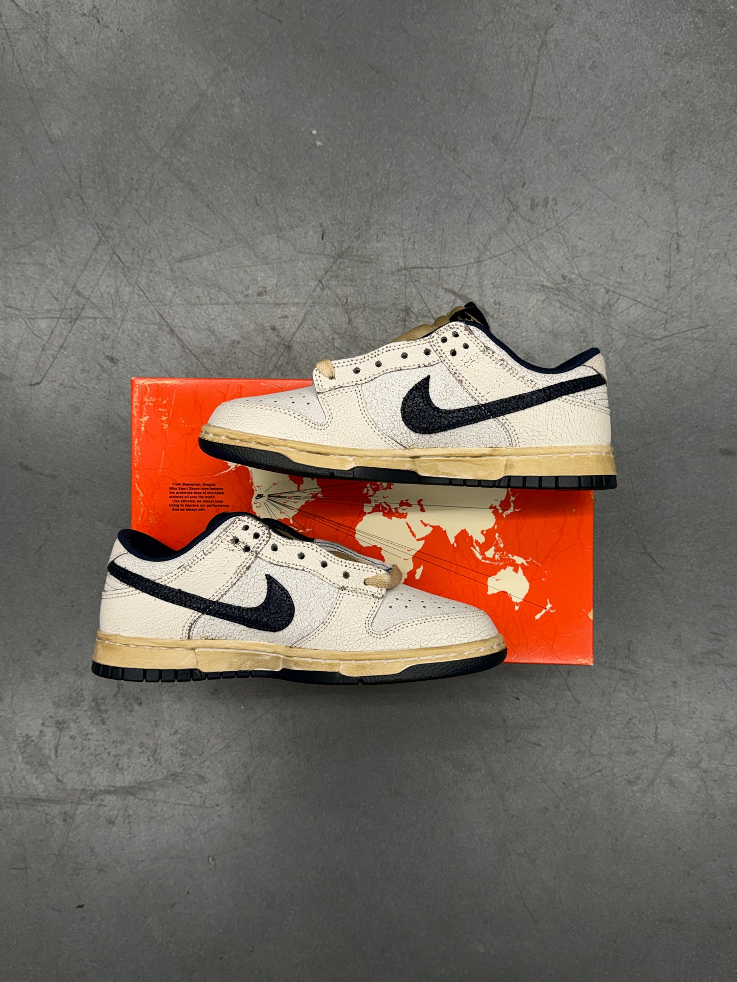 2025 NIKE DUNK LOW STRANGER THINGS - PHANTOM (W/BOX)