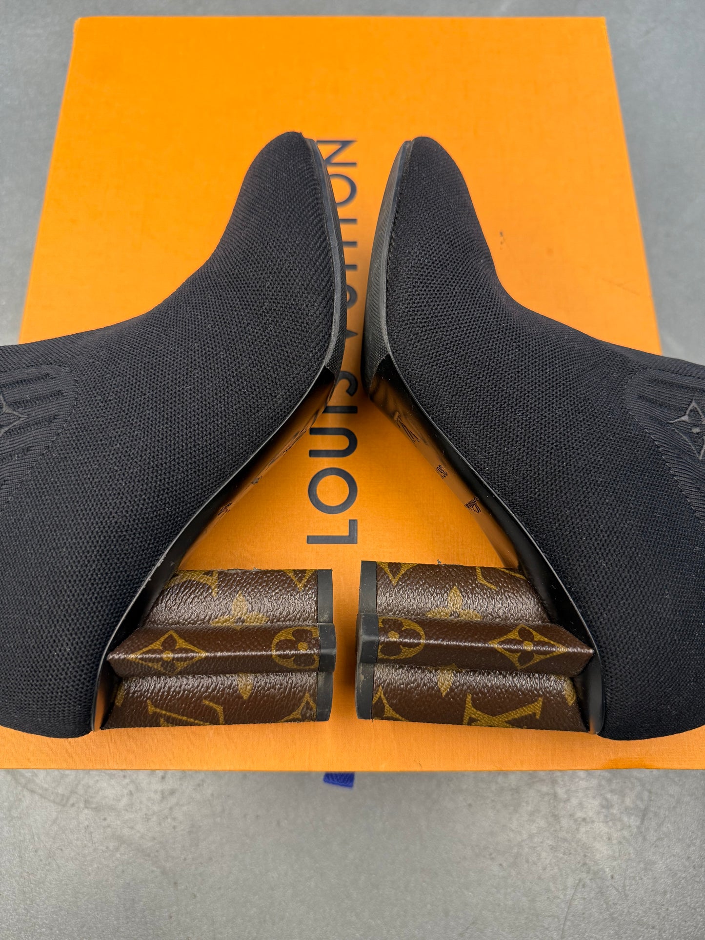 LV SIZE 36.5 (US 6.5) LOUIS VUITTON SILHOUETTE ANKLE BOOTS - BLACK (PRE-OWNED WITH BOX)