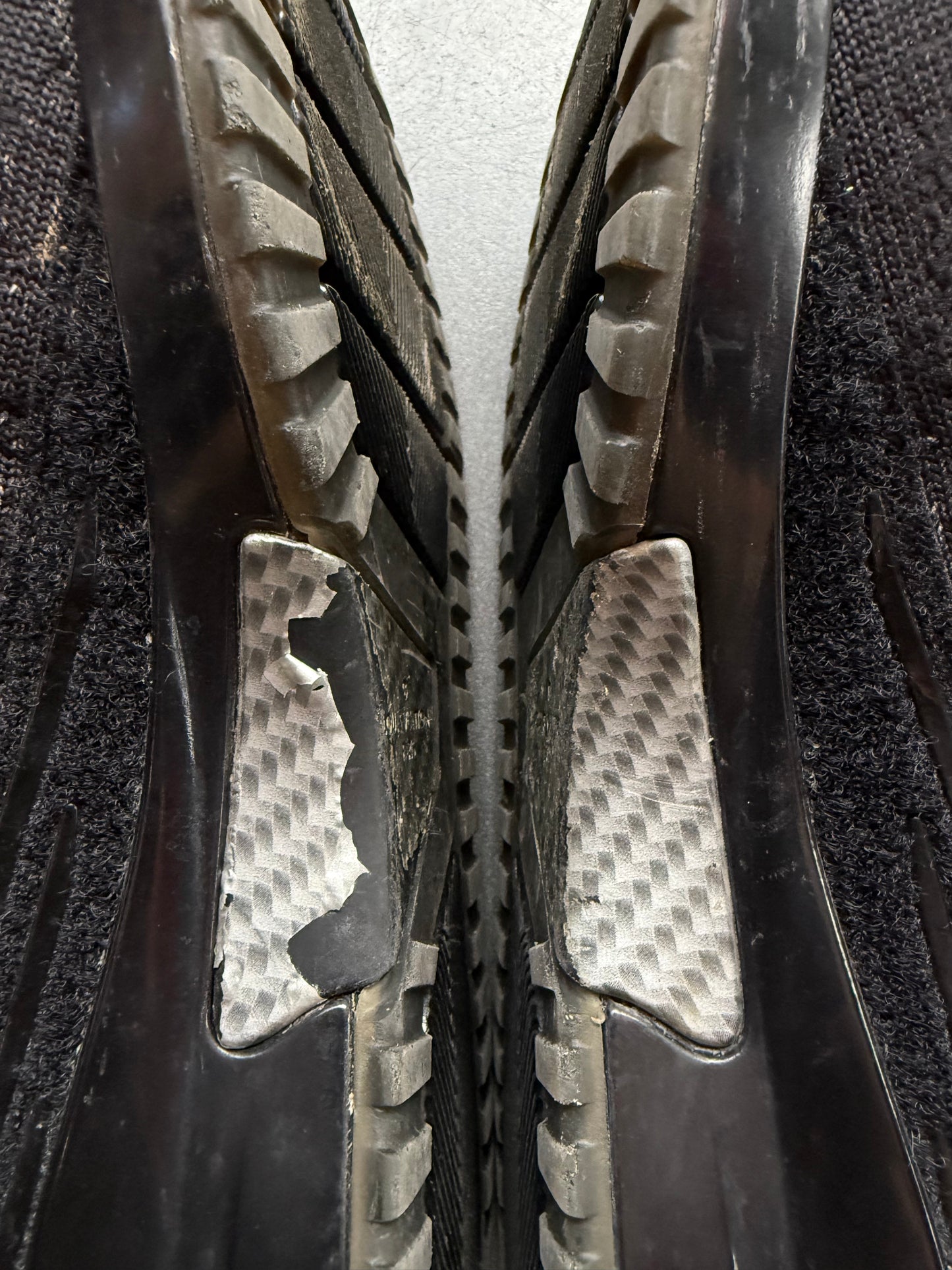 SIZE 7 LOUIS VUITTON VNR TRAINER SNEAKER (PRE-OWNED NO BOX)