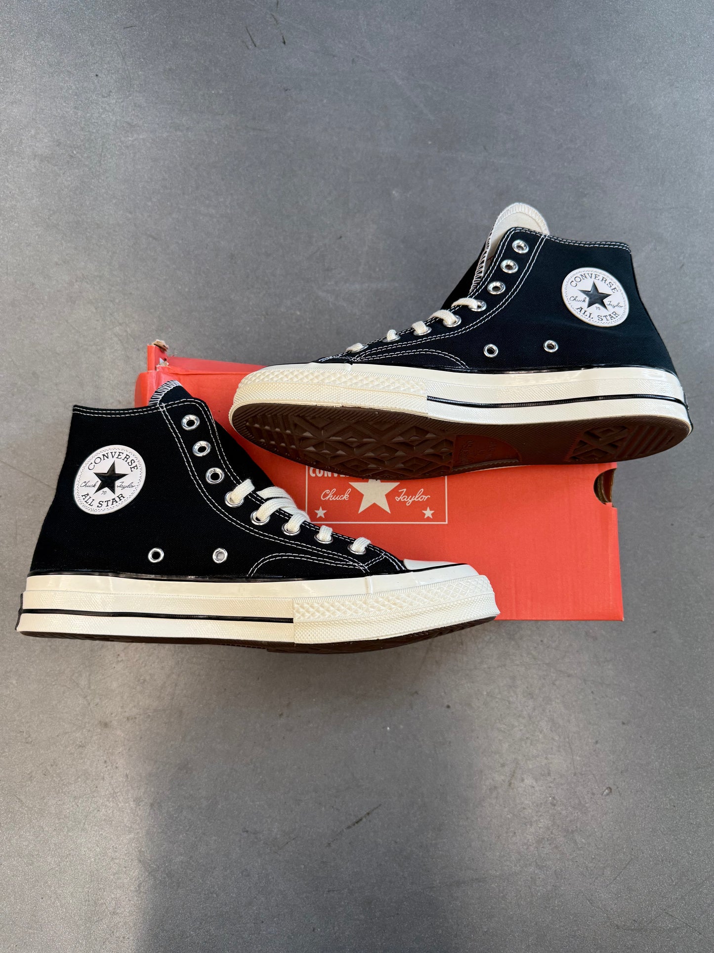 CONVERSE CHUCK TAYLOR ALL STAR CLEAN MID (WITH BOX)