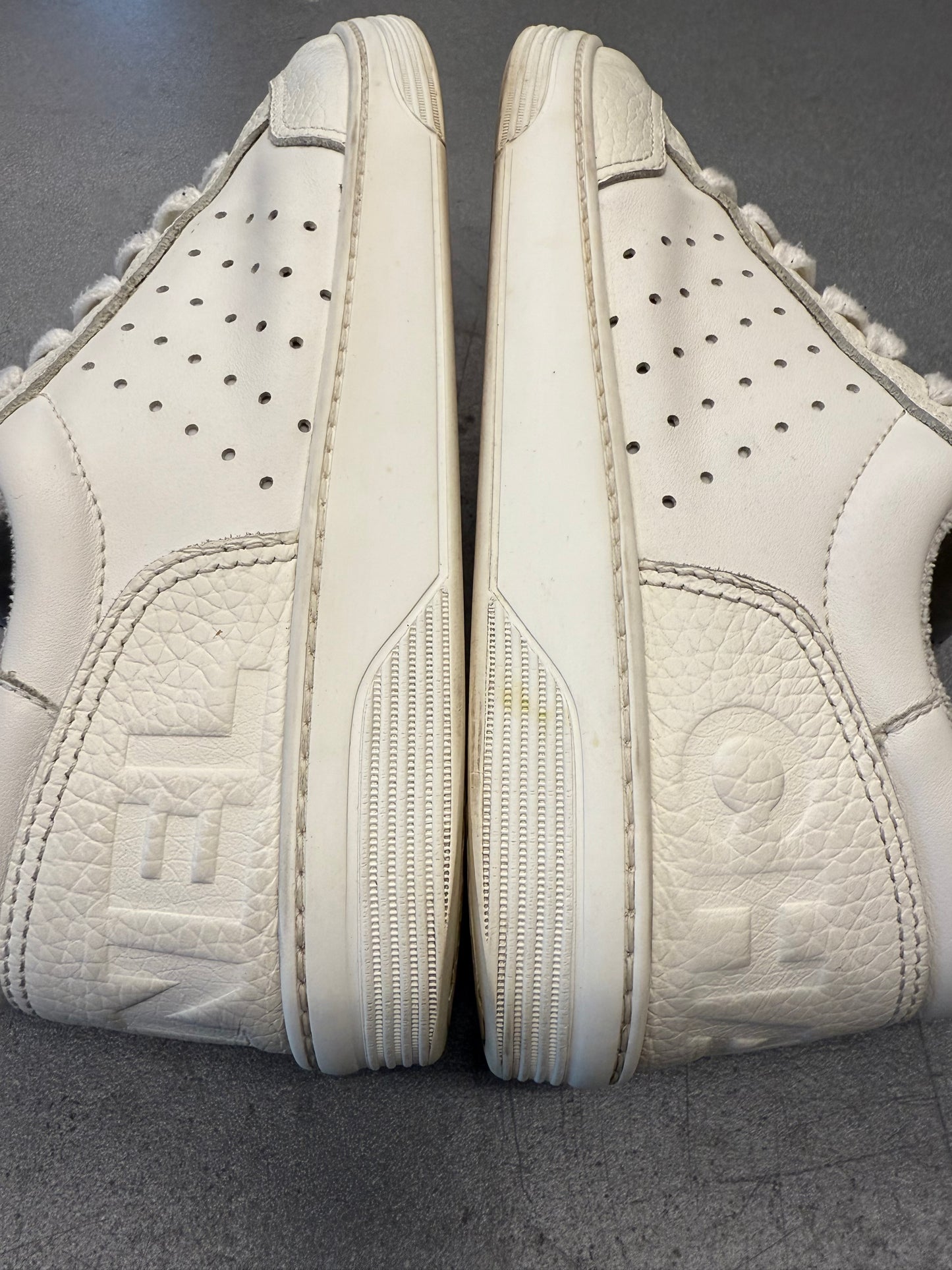 SIZE 42 CHANEL G38809 LEATHER SNEAKER - WHITE