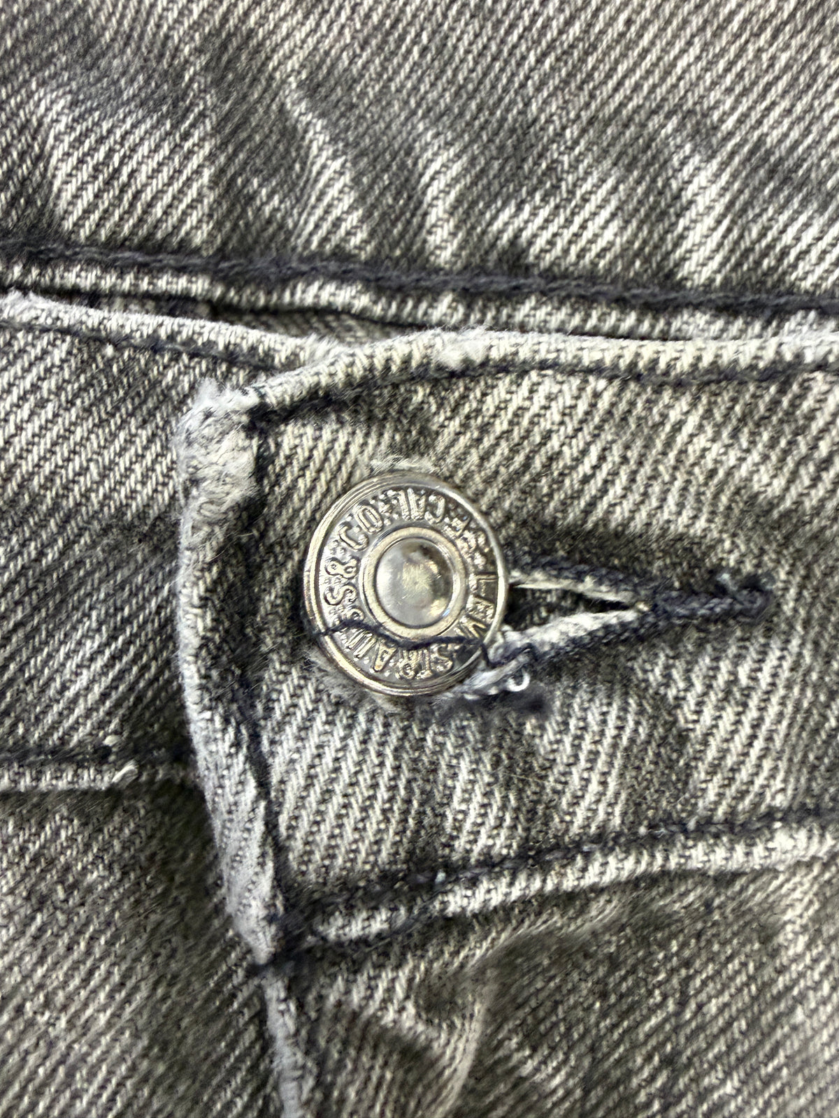 VINTAGE LEVI'S 505 REGULAR FIT FADED BLACK DENIM JEANS (34X30)