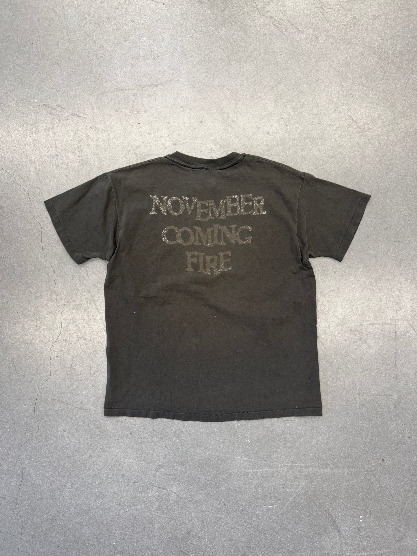 90'S SAMHAIN NOVEMBER COMING FIRE TEE (GIANT TAG)