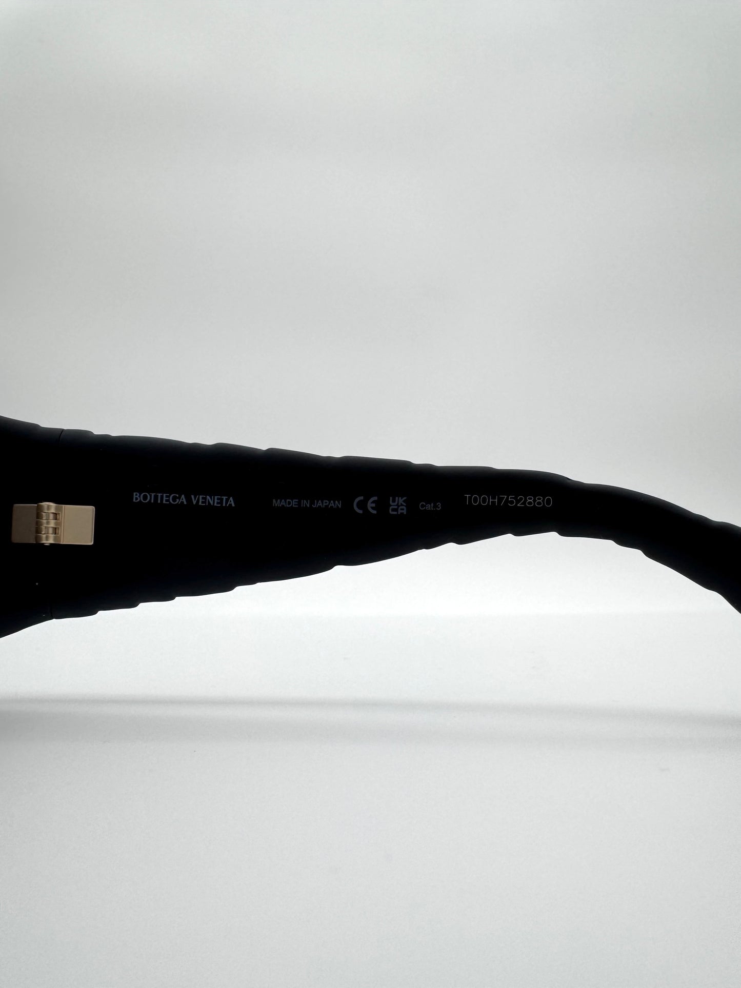 BOTTEGA VENETA INTRECCIATO RECTANGULAR SUNGLASSES - BLACK (NEW WITH CASE)