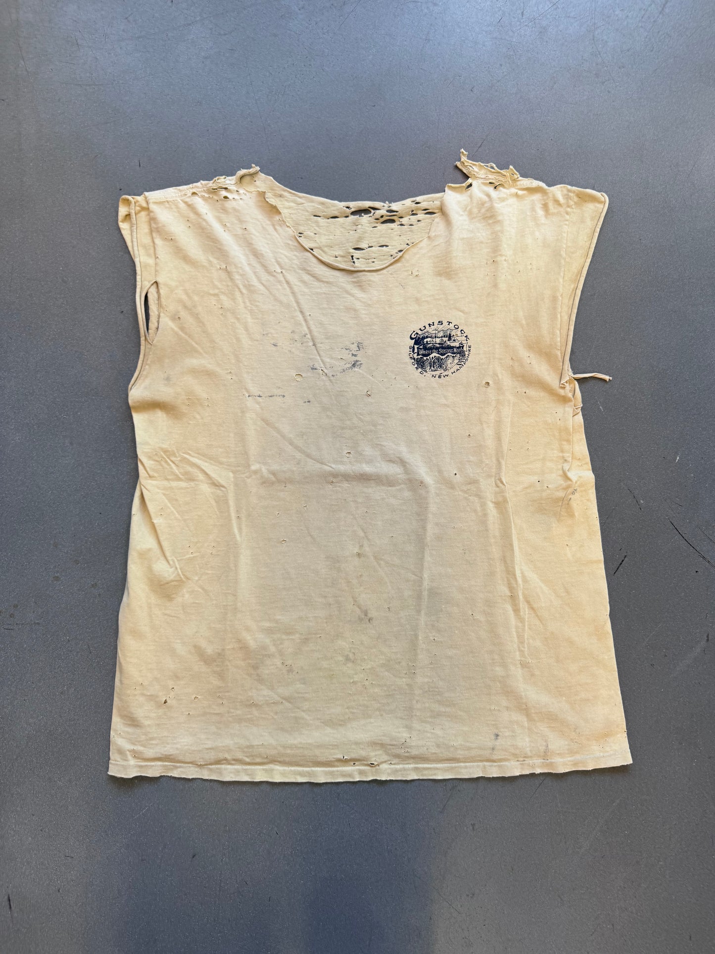 1997 GUNSTOCK HILLCLIMB GILFORD, NEW HAMPSHIRE DISTRESSED TEE (CUT SLEEVES & NECK)