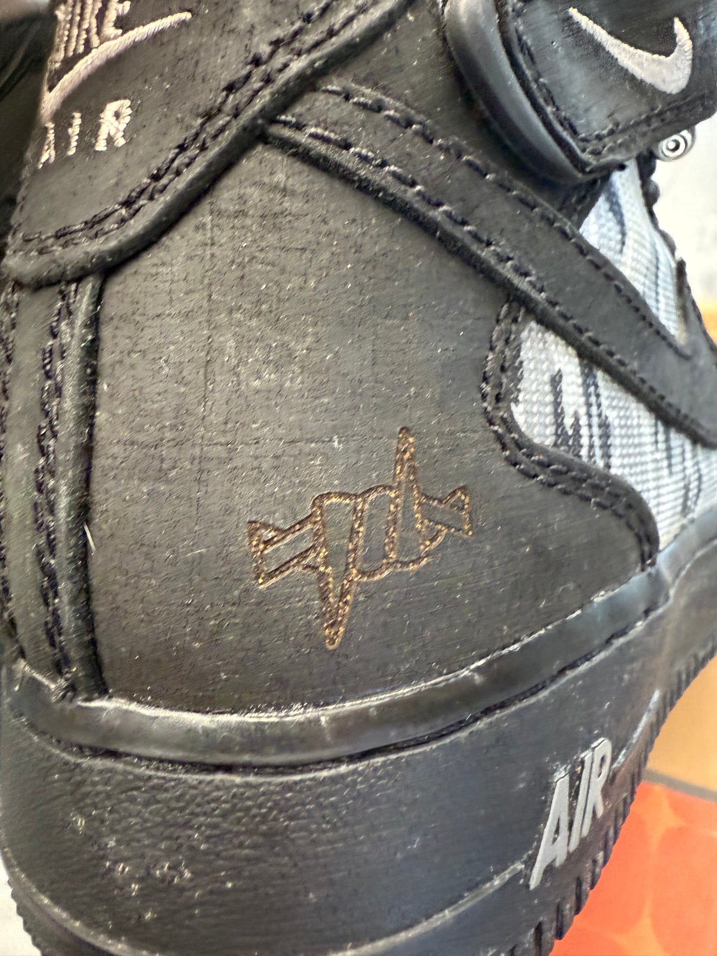 2003 SIZE 8 NIKE AIR FORCE 1 MID NORT RECON (PRE-OWNED WITH BOX)