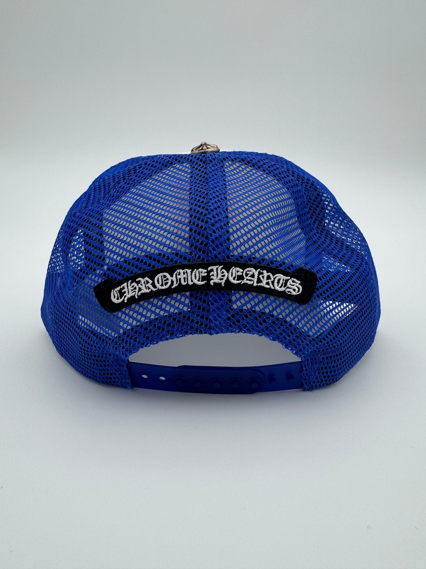 CHROME HEARTS EYECHART TRUCKER HAT - WHITE/RED/BLUE (NEW)