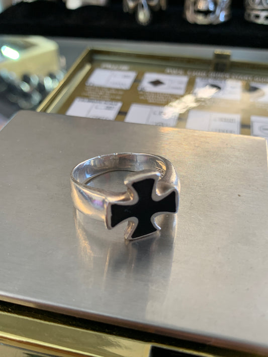 IRON CROSS BLACK ENAMEL/SILVER RING (7.1 GRAMS)