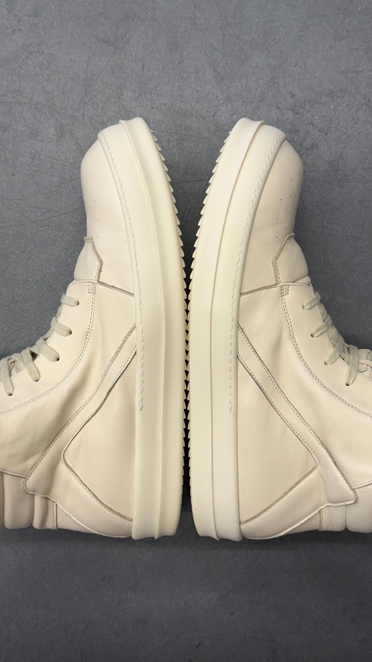 RICK OWENS CHALK WHITE GEOBASKETS