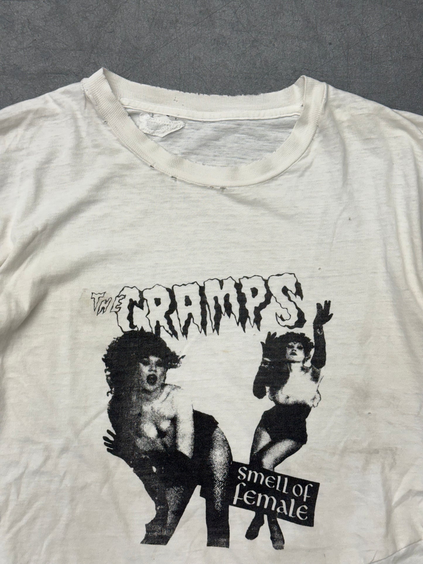 1983 THE CRAMPS SMELL OF FEMALE CROPPED TEE (PULLED TAG)
