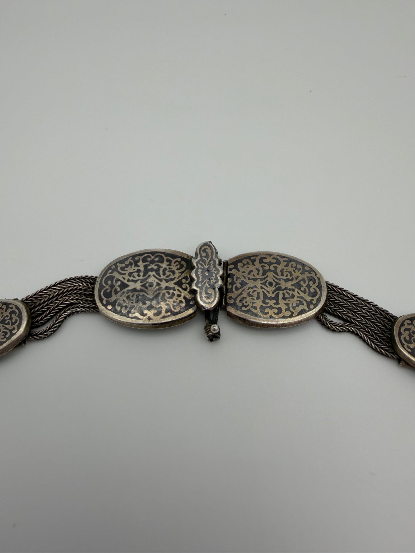 1900'S 5 STRAND ETRUSCAN STYLE SILVER NECKLACE (96.9 GRAMS)