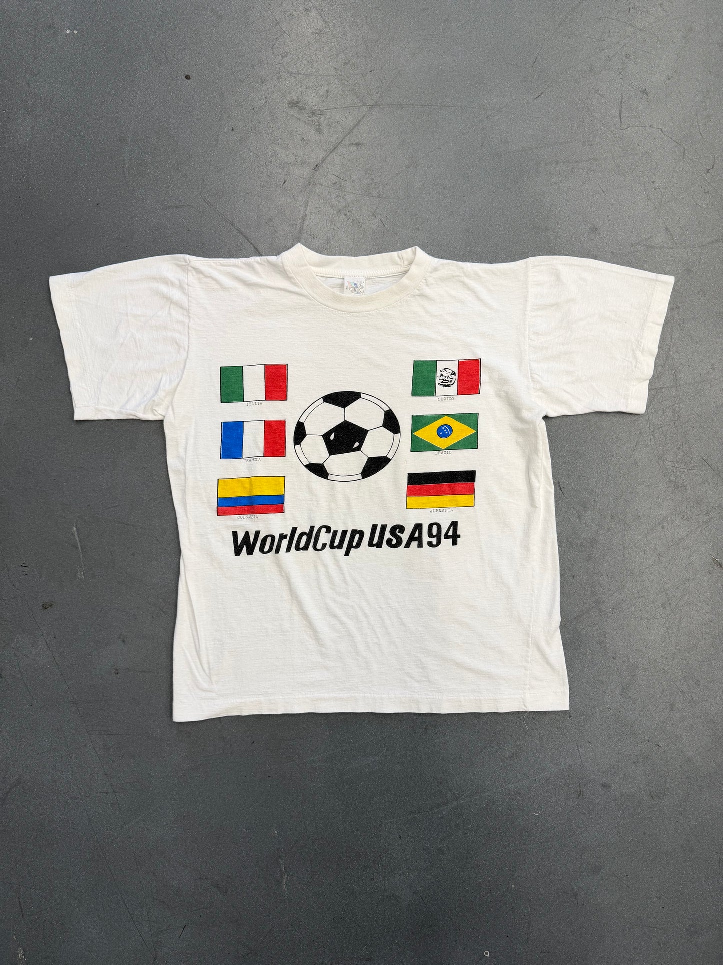 1994 SOCCER WORLD CUP USA COUNTRY FLAGS  TEE (WEEKEND TAG)