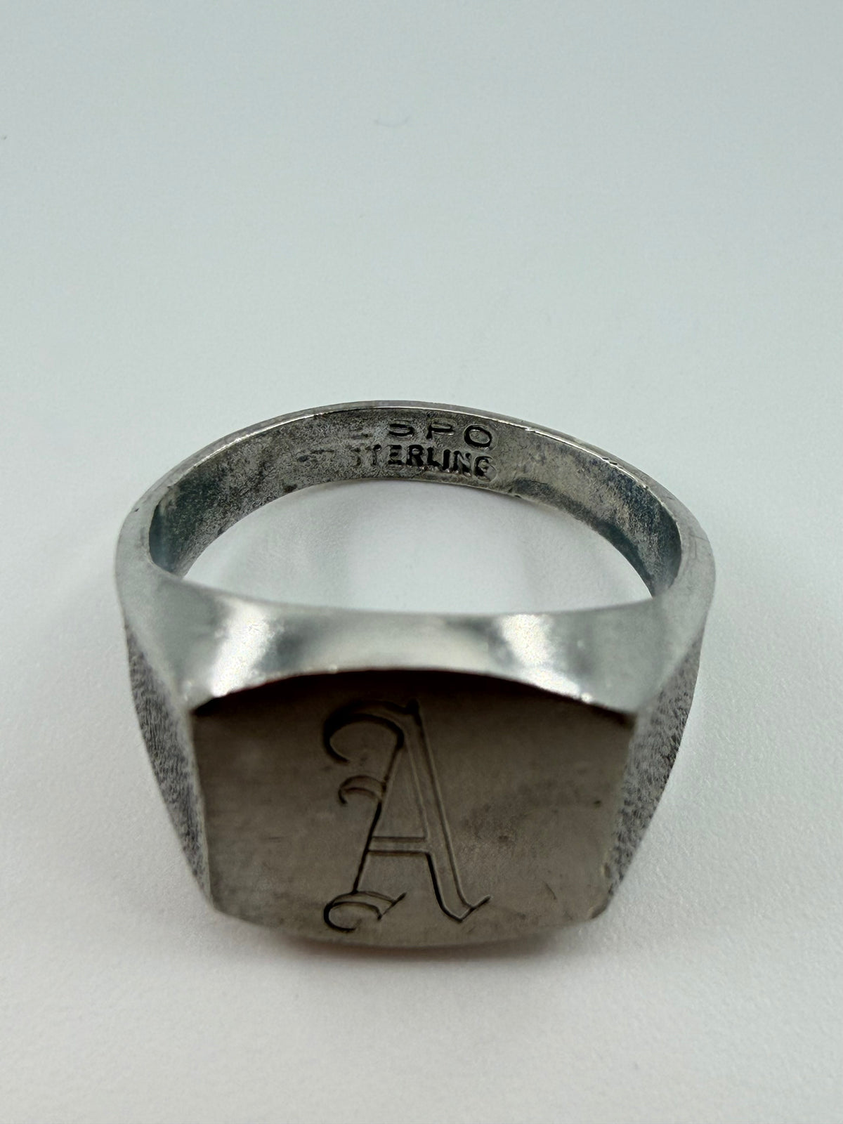 VINTAGE OLD ENGLISH "A" SIGNET SILVER RING (6.4 GRAMS)