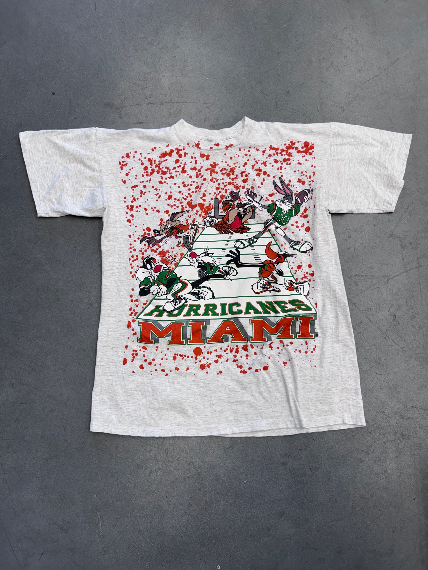 90'S UNIVERSITY OF MIAMI HURRICANES LOONEY TUNES FOOTBALL FIELD TEE (COLLEGE WARE TAG U.S.A TAG)