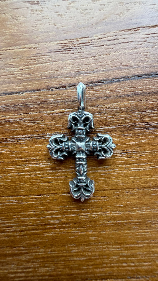 CHROME HEARTS TINY FILIGREE CROSS SILVER PENDANT