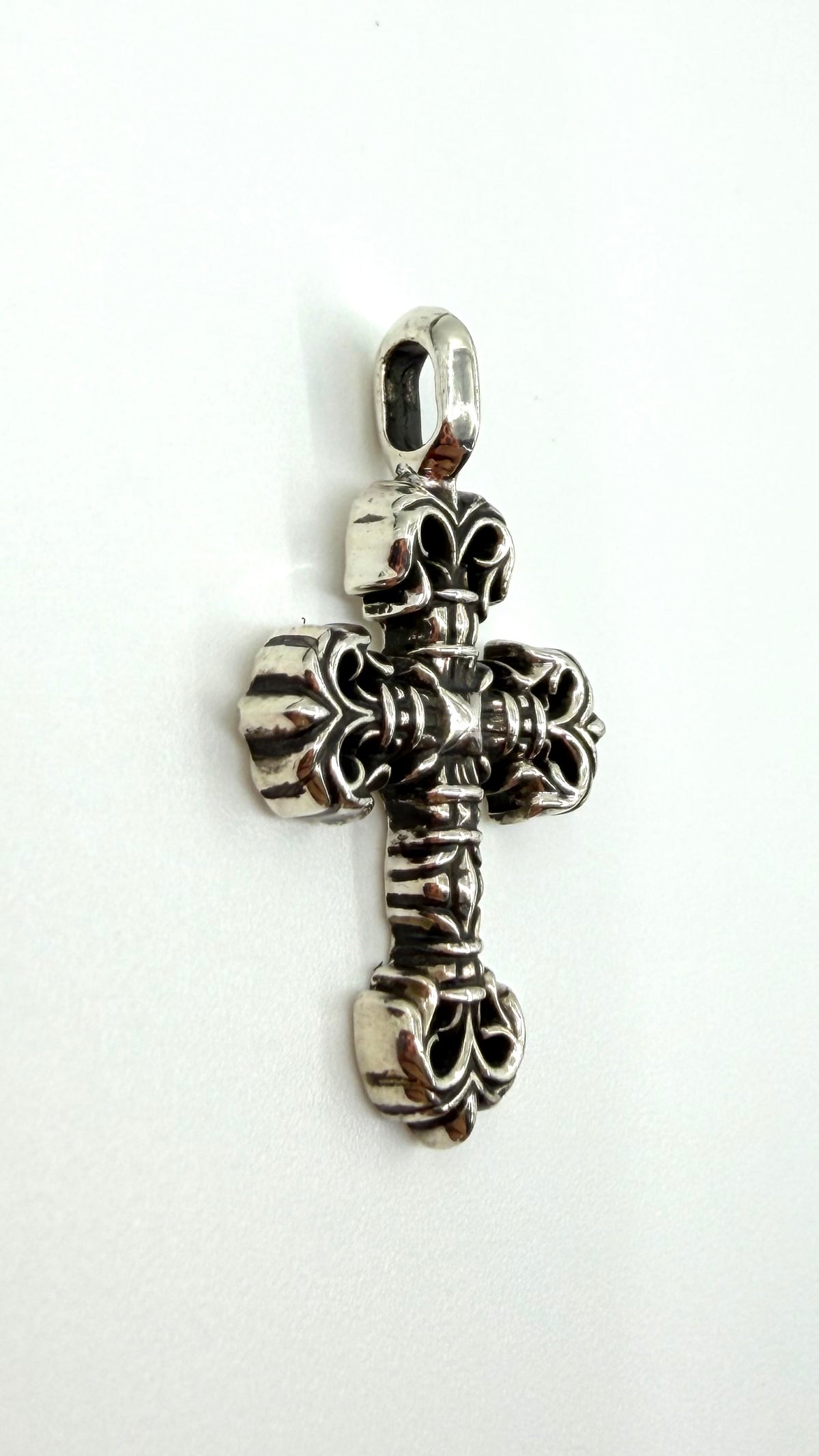 CHROME HEARTS TINY FILIGREE CROSS SILVER PENDANT